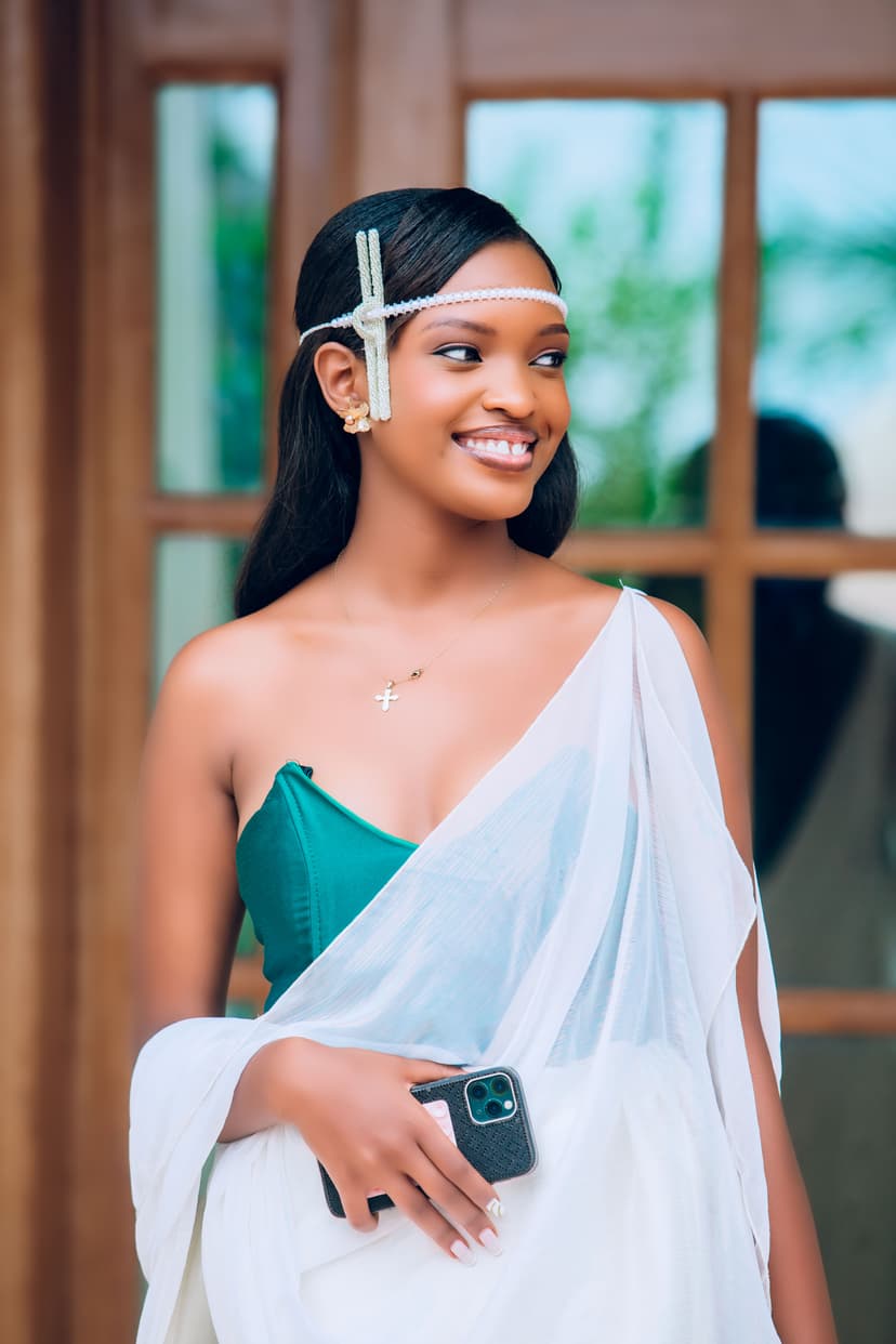 Bride in teal and white wrap with headpiece